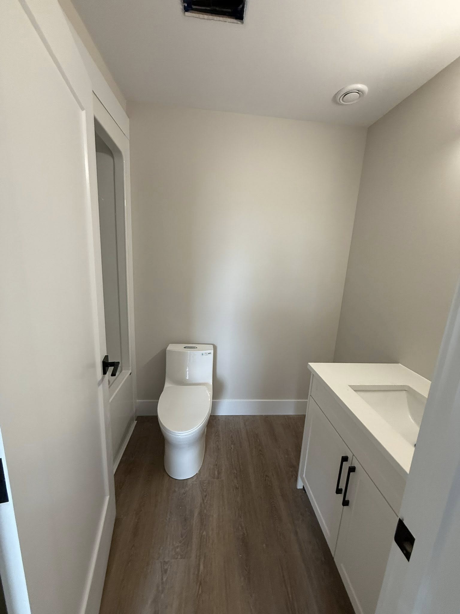 painting new builds apartment bathroom